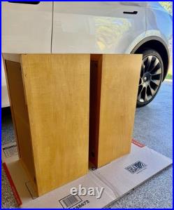 Rare Acoustic Research AR-3 Speakers. With stand. All original