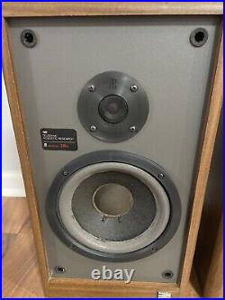 Vintage 1970s Acoustic Research AR28 B 2-Way Bookshelf Speakers
