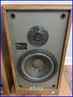 Vintage 1970s Acoustic Research AR28 B 2-Way Bookshelf Speakers