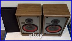 Vintage 1970s Acoustic Research AR28 B 2-Way Bookshelf Speakers