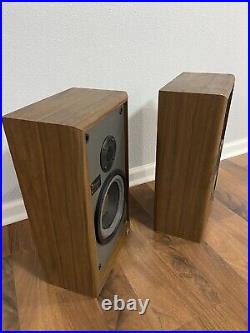 Vintage 1970s Acoustic Research AR28 B 2-Way Bookshelf Speakers