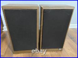Vintage 1970s Acoustic Research AR28 B 2-Way Bookshelf Speakers