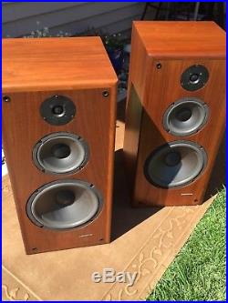 Vintage 1986 Acoustic Research AR-40 Connoisseur Series Speakers 6ohm/150w 12x27