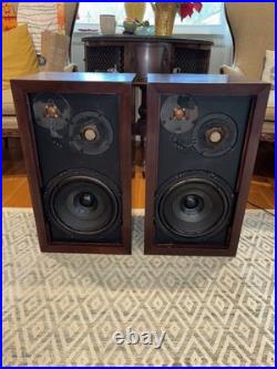 Vintage ACOUSTIC RESEARCH AR-3 Speakers Pair Restored 62118/62222 WithBoxes