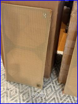 Vintage ACOUSTIC RESEARCH AR-3 Speakers Pair Restored 62118/62222 WithBoxes