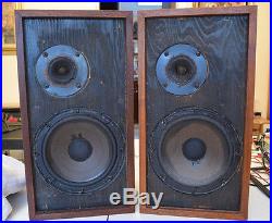 Vintage AR-4x AR Acoustic Research Bookshelf Speakers With Great Sound