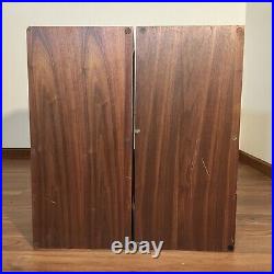 Vintage Acoustic Research AR-3 Pair of Matching Speakers Close Serial Numbers