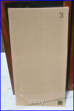 Vintage Acoustic Research AR-3 speakers Serial # C53909 & C53920 Vintage Acoustic Research AR-3 speakers Serial # C53909 & C53920