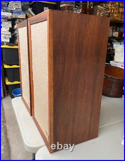 Vintage Acoustic Research Speakers AR-3a with Catelog & Techincal Data Brochure