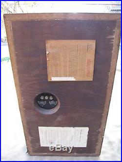Vintage PAIR AR3 Acoustic Research Audio Speakers Walnut S/N 62382 62991 Vintage PAIR AR3 Acoustic Research Audio Speakers Walnut S/N 62382 62991