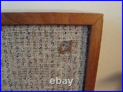 Vintage Pair of Acoustic Research AR2a Speakers
