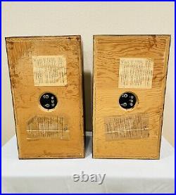 Vintage Pair of Acoustic Research AR2a Speakers (Excellent Condition)