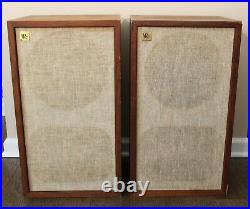 Vintage Pair of Acoustic Research AR-2AX Speakers