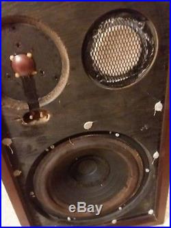 Vintage Pair of Acoustic Research AR-2AX Speakers Very Good Condition