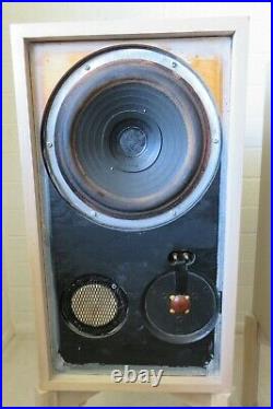 Vintage Pair of Acoustic Research AR-2ax Speakers
