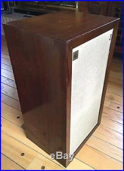 Vintage pair Acoustic Research AR-3 AR3 walnut Case speakers 100% original