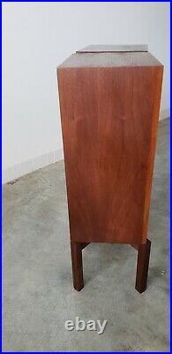 Vintage pair of Acoustic Research AR-3a Matching walnut speakers, one owner