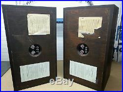 Vintage set Acoustic Research AR-2AX 3 way acoustic suspension speaker cabinets